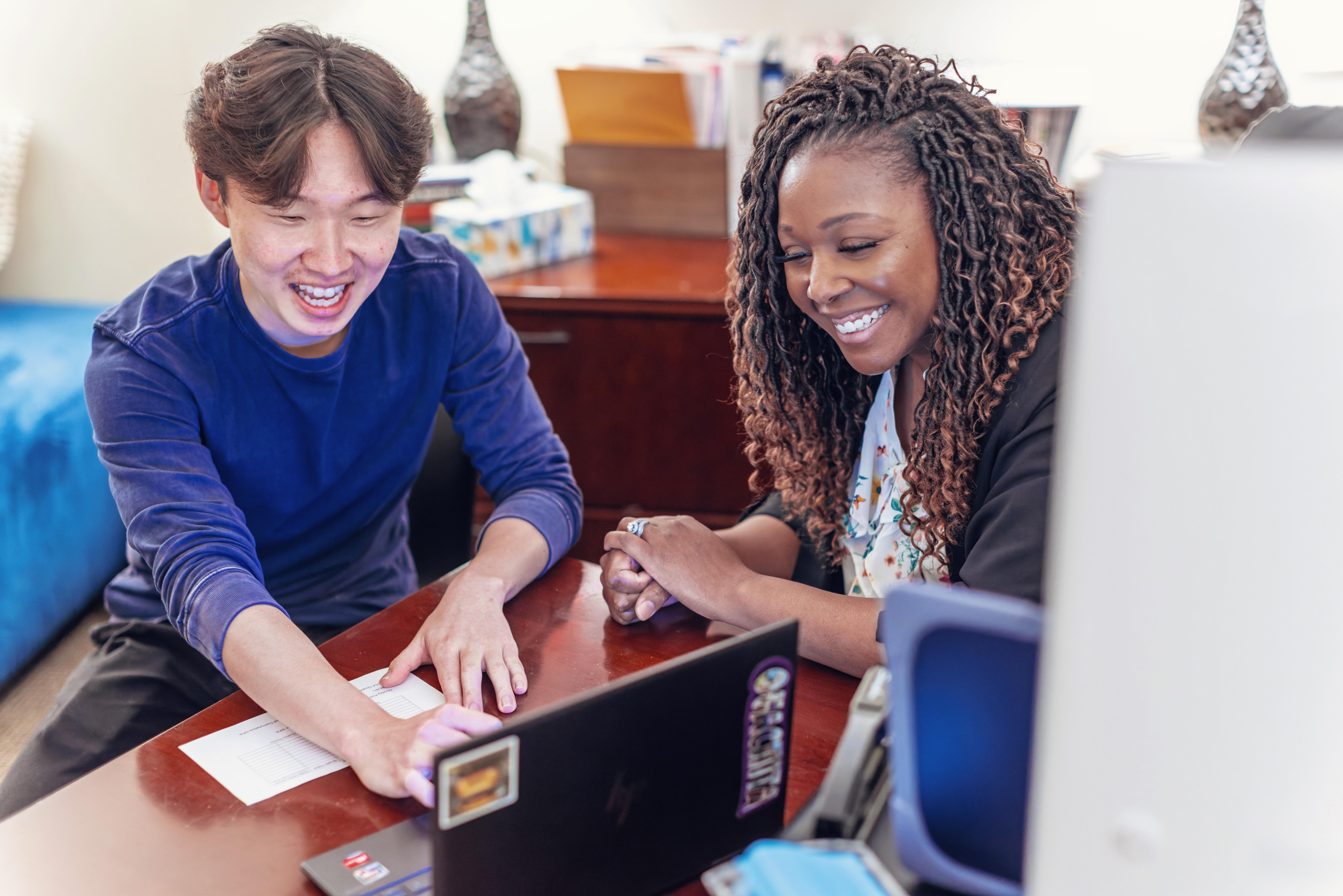 Dr. Nicole Porchia assists student in Academic Success Center at Ouachita