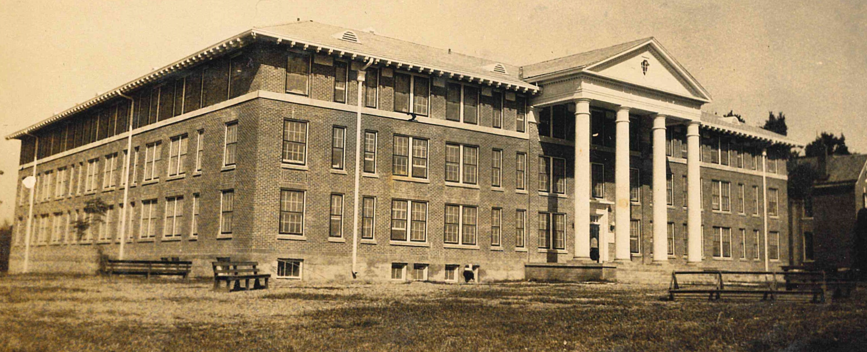 An early photo of Cone-Bottoms Hall at Ouachita Baptist University