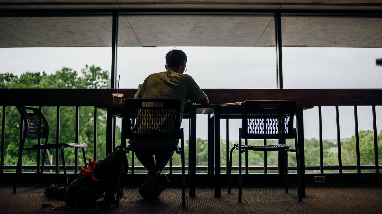 Student-studies-on-Student-Center-bridge